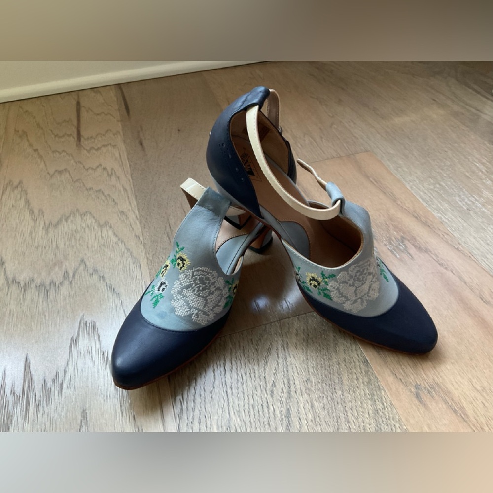 Fluevog Wonder Rigel T-Strap heel with embroidery in blue Size 7.5
